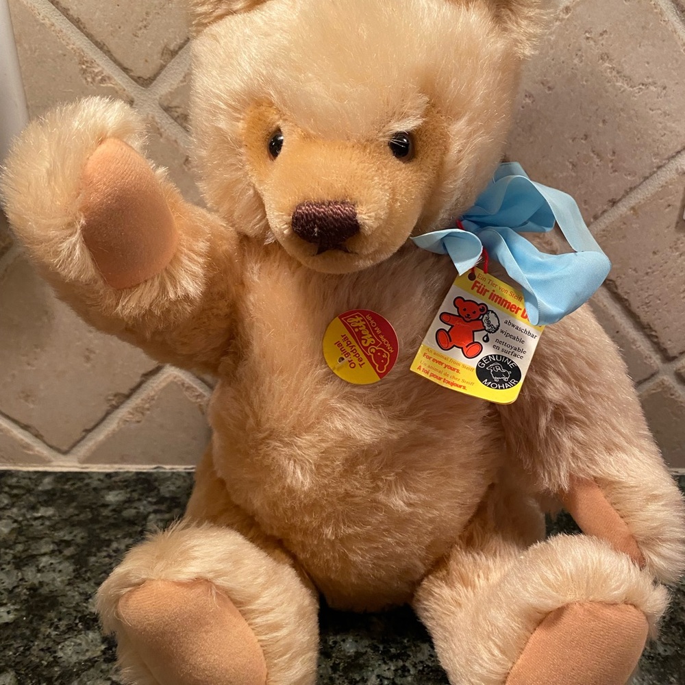 Steiff Original Teddy Bear, No. 0201/41, 14” Honey Colored Mohair.
